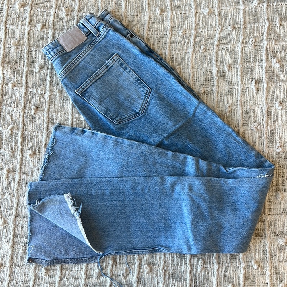 Destroyed Jeans with Split Hem
